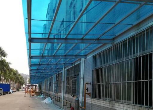 華辦PC耐力板做雨棚有哪些優(yōu)勢？