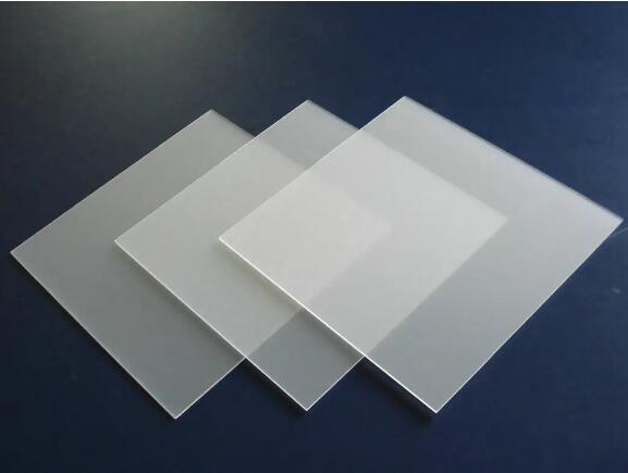 PC擴(kuò)散板和亞克力板的區(qū)別有哪些？